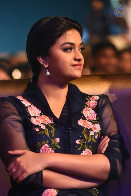 Keerthi Suresh at Nenu Local Audio Launch - Photo 8 of 37 Keerthi Suresh at Nenu Local Audio Launch - Photo 8 of 37