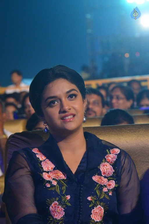 Keerthi Suresh at Nenu Local Audio Launch - 20 / 37 photos