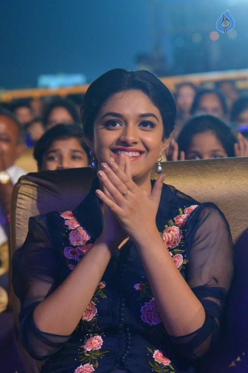 Keerthi Suresh at Nenu Local Audio Launch - 26 / 37 photos