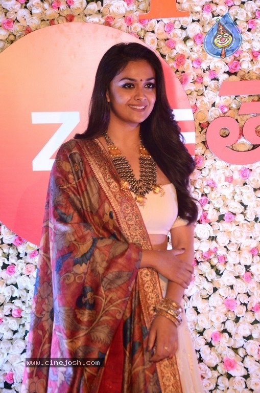 Keerthy Suresh at Zee Cine Awards 2018 - 2 / 20 photos