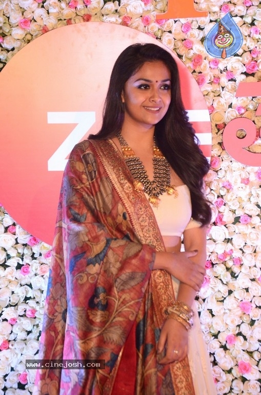 Keerthy Suresh at Zee Cine Awards 2018 - 9 / 20 photos