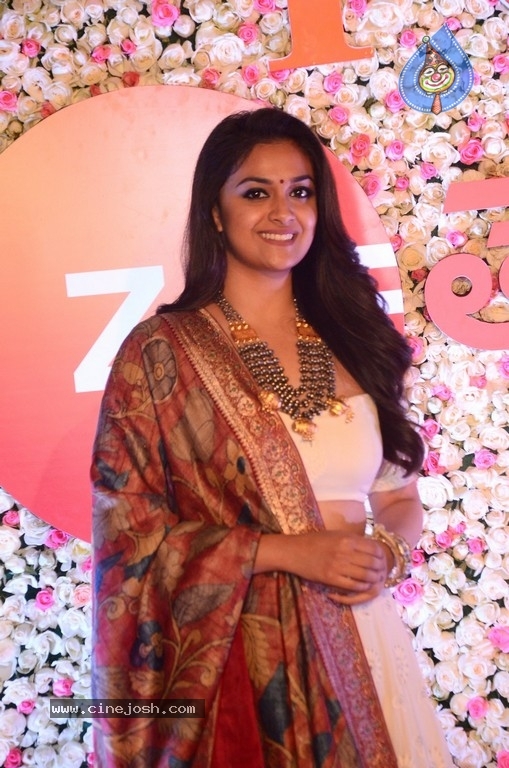 Keerthy Suresh at Zee Cine Awards 2018 - 12 / 20 photos