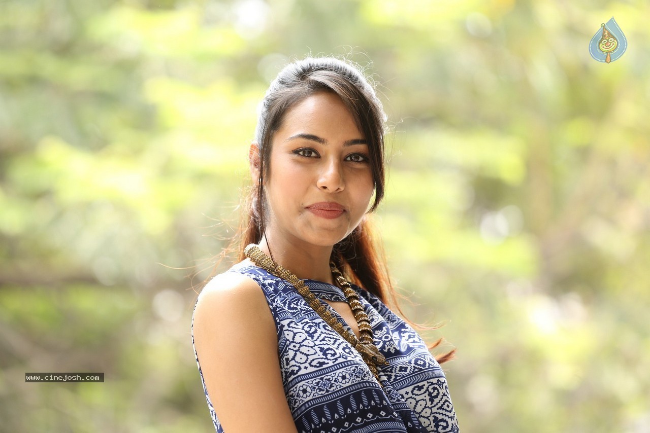 Kenisha Chandran New Stills - 5 / 42 photos