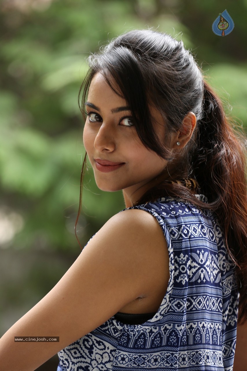Kenisha Chandran New Stills - 23 / 42 photos