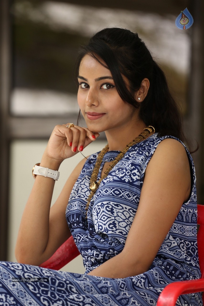 Kenisha Chandran New Stills - 24 / 42 photos