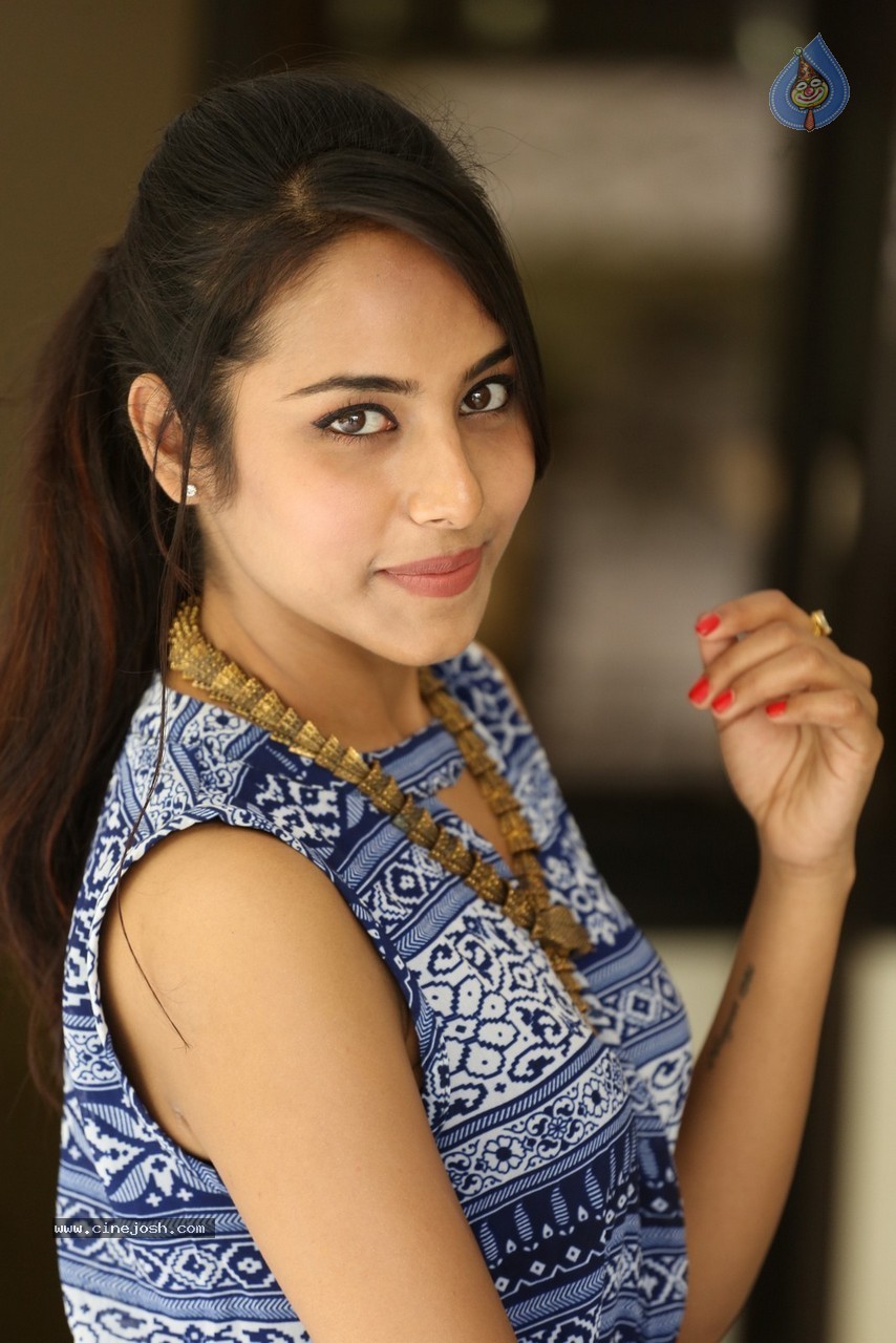 Kenisha Chandran New Stills - 27 / 42 photos