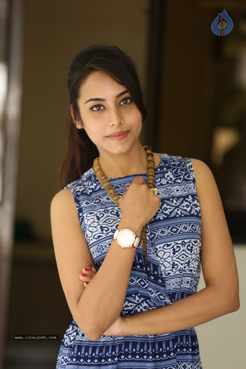 Kenisha Chandran New Stills - 28 / 42 photos
