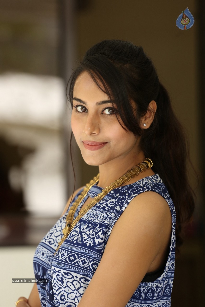Kenisha Chandran New Stills - 29 / 42 photos