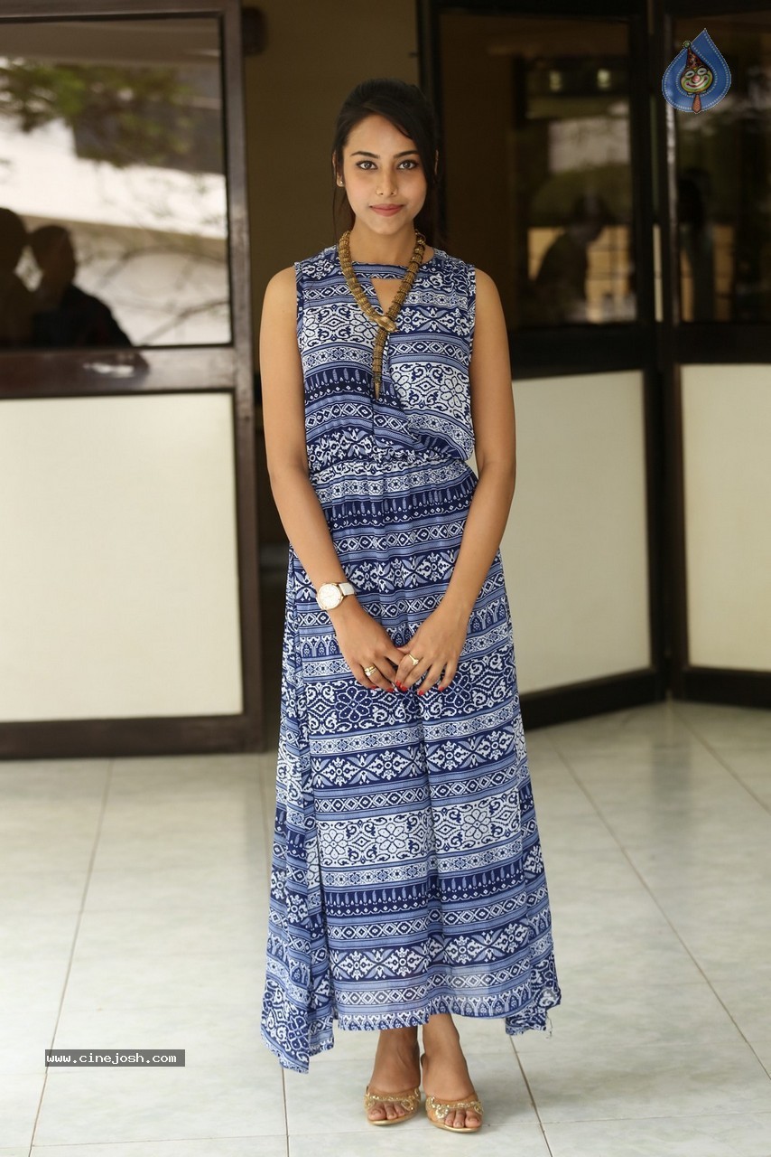 Kenisha Chandran New Stills - 30 / 42 photos