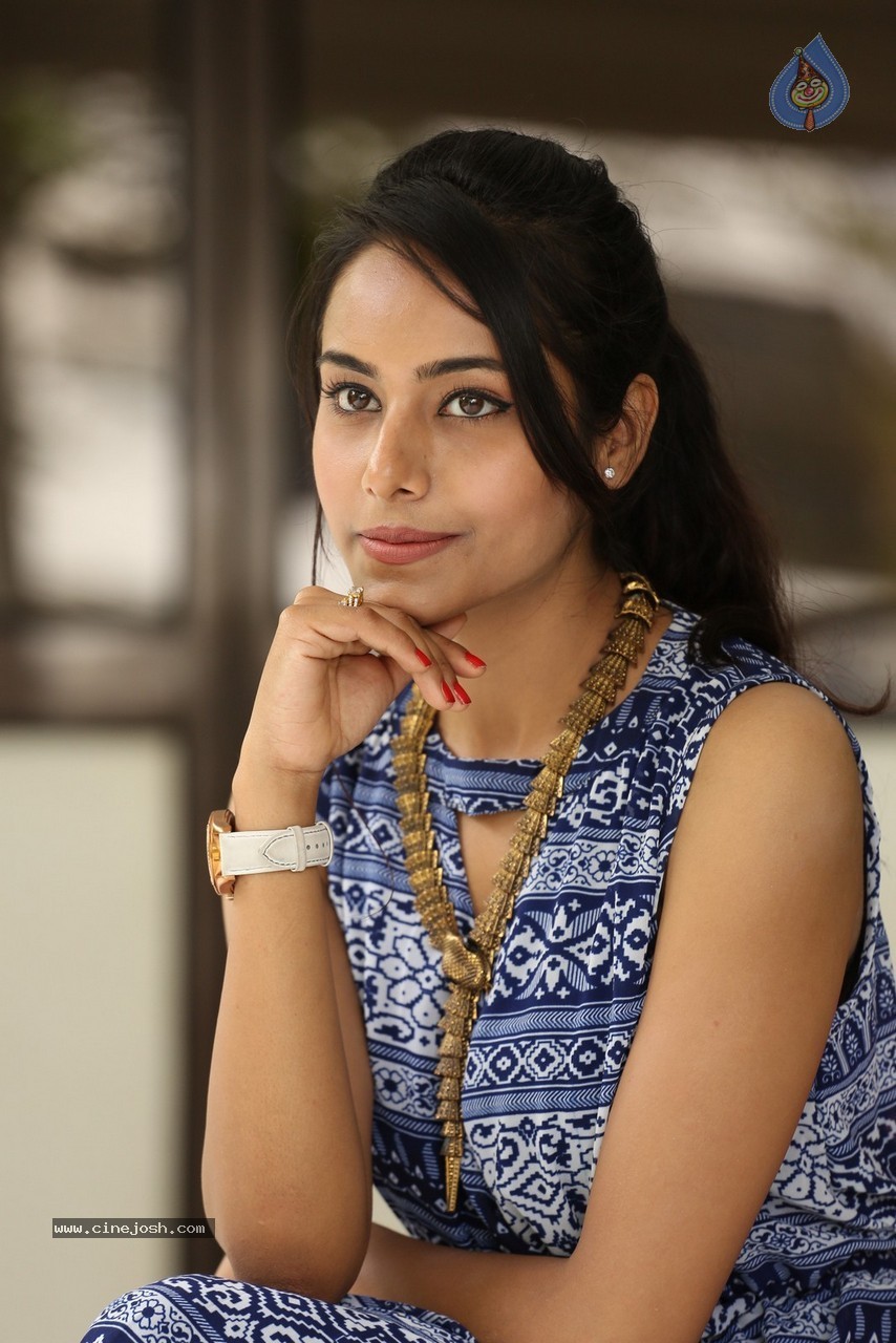 Kenisha Chandran New Stills - 31 / 42 photos