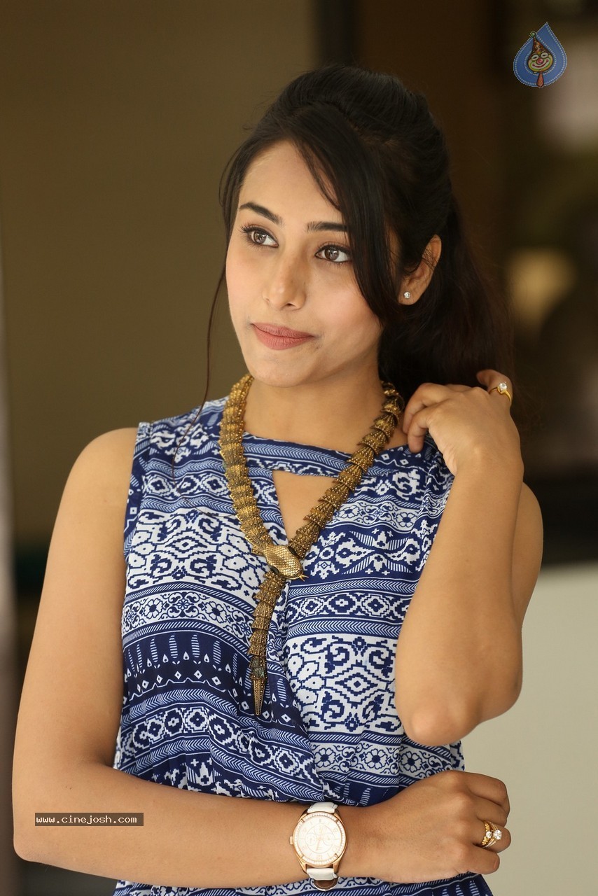 Kenisha Chandran New Stills - 33 / 42 photos