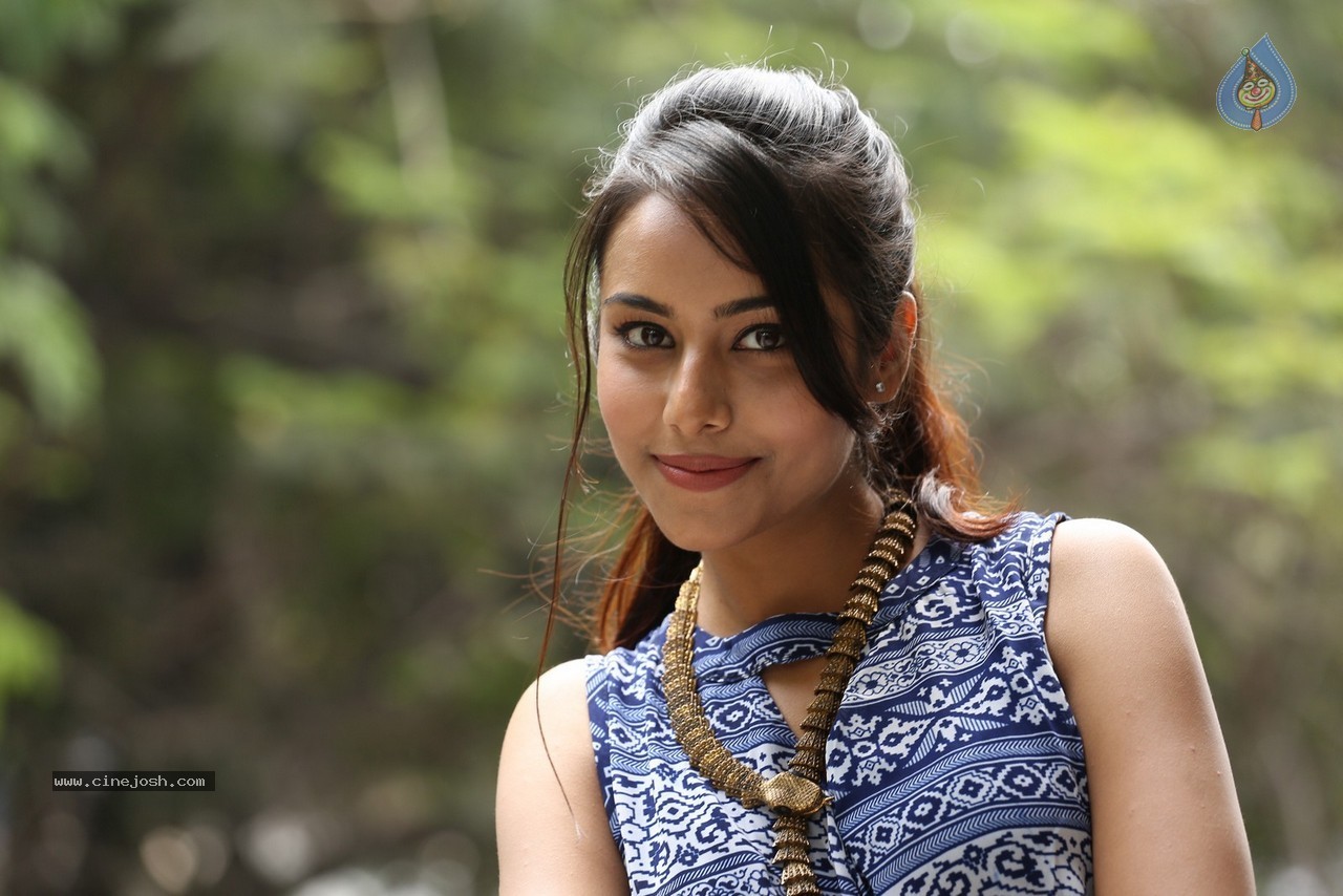 Kenisha Chandran New Stills - 34 / 42 photos
