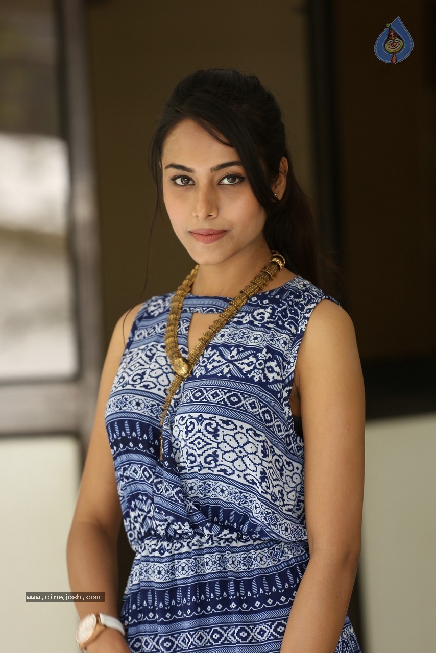 Kenisha Chandran New Stills - 35 / 42 photos