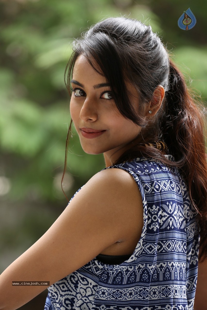 Kenisha Chandran New Stills - 36 / 42 photos