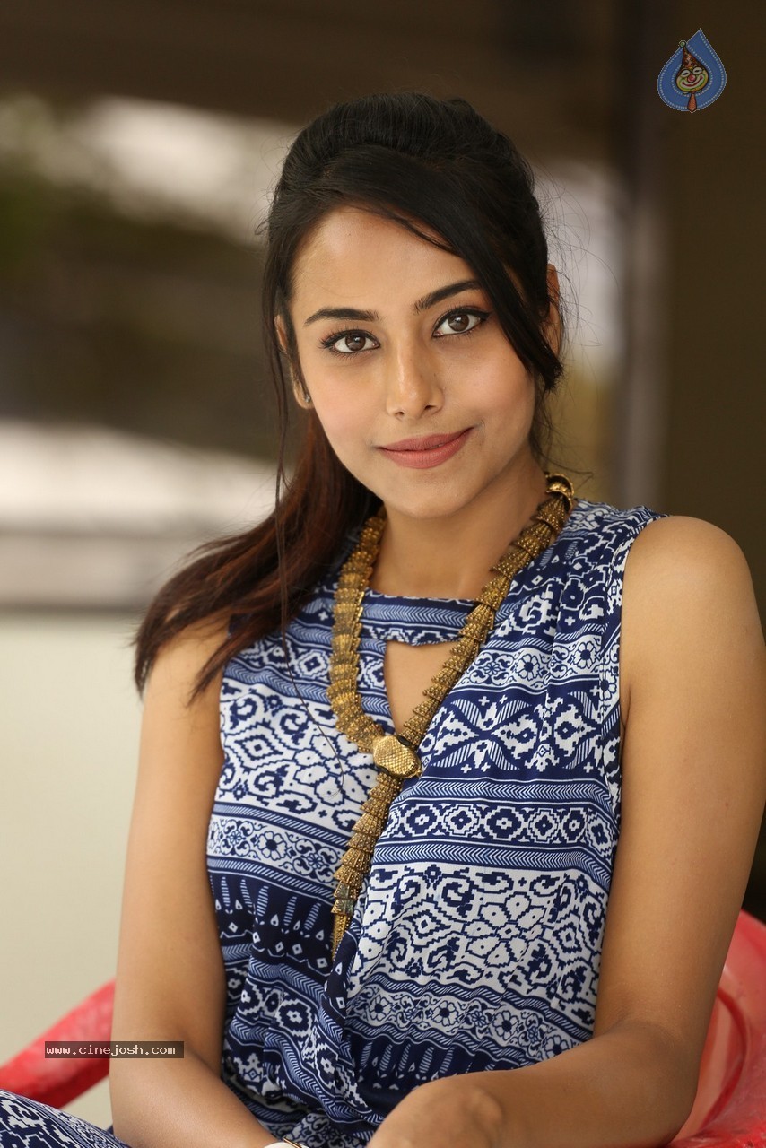 Kenisha Chandran New Stills - 41 / 42 photos