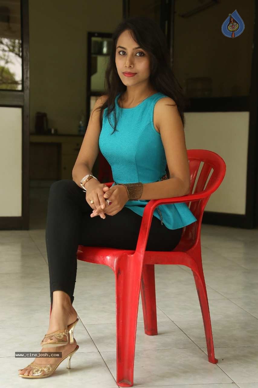 Kenisha Chandran Photos - 35 / 61 photos