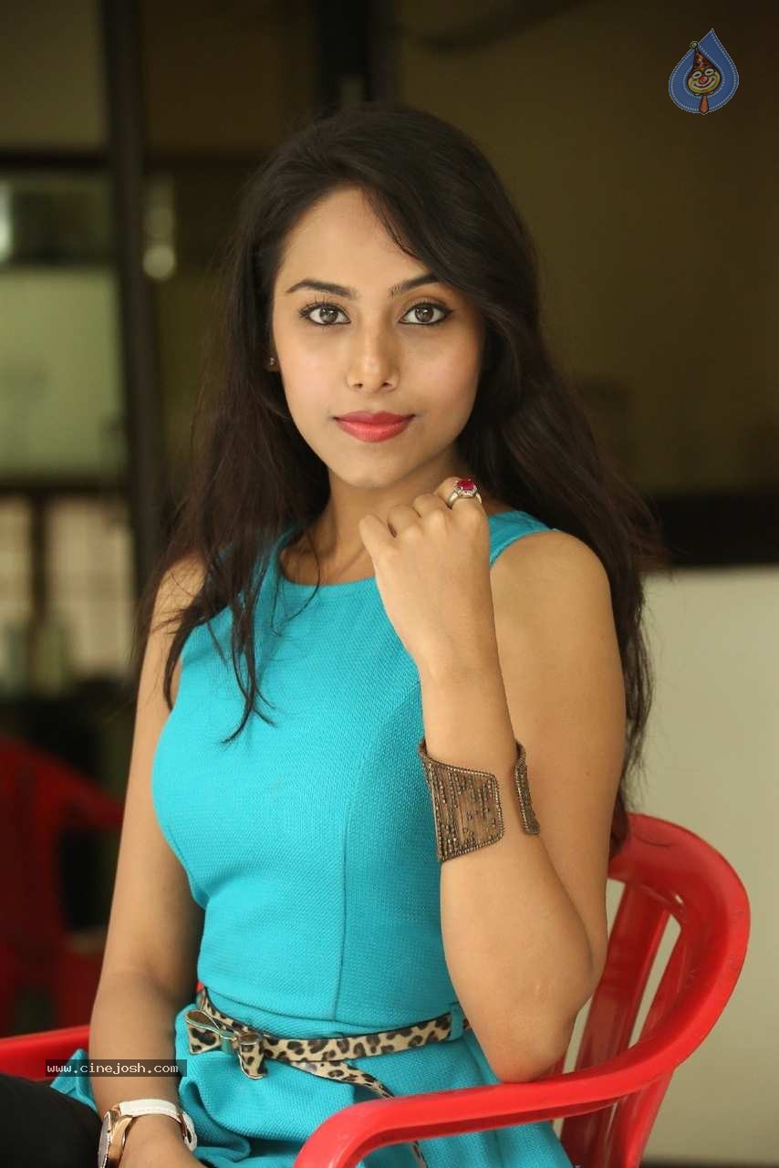 Kenisha Chandran Photos - 36 / 61 photos