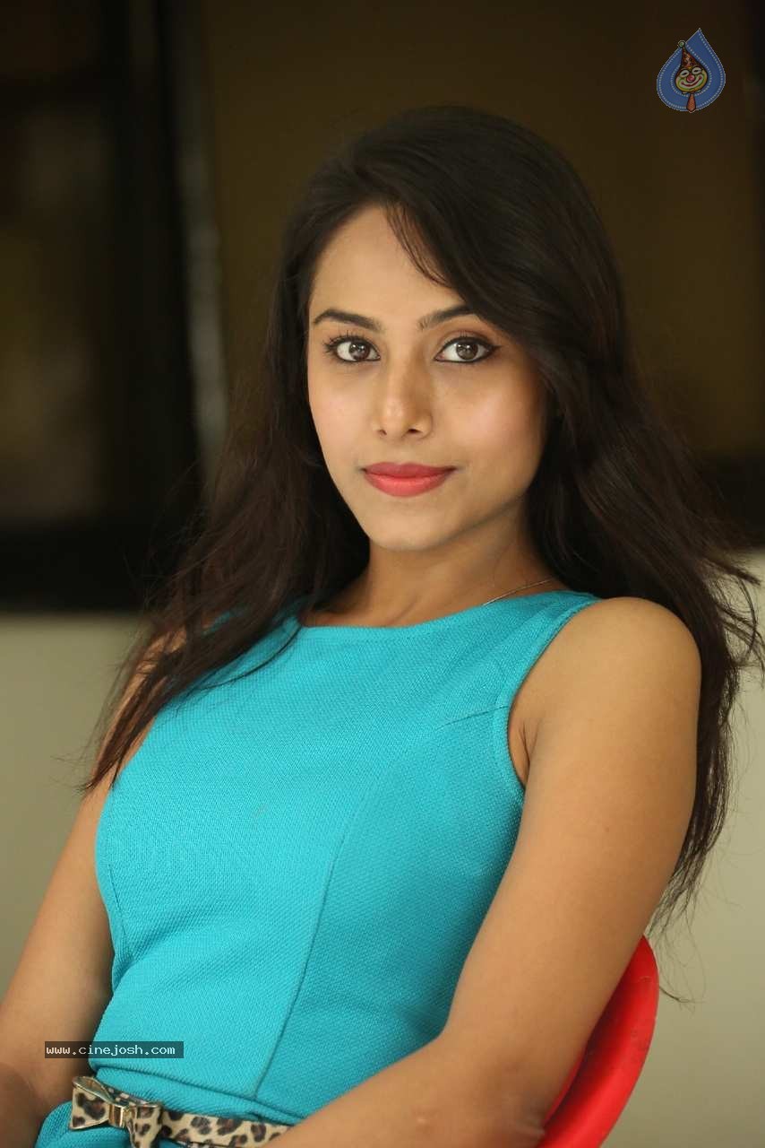 Kenisha Chandran Photos - 38 / 61 photos