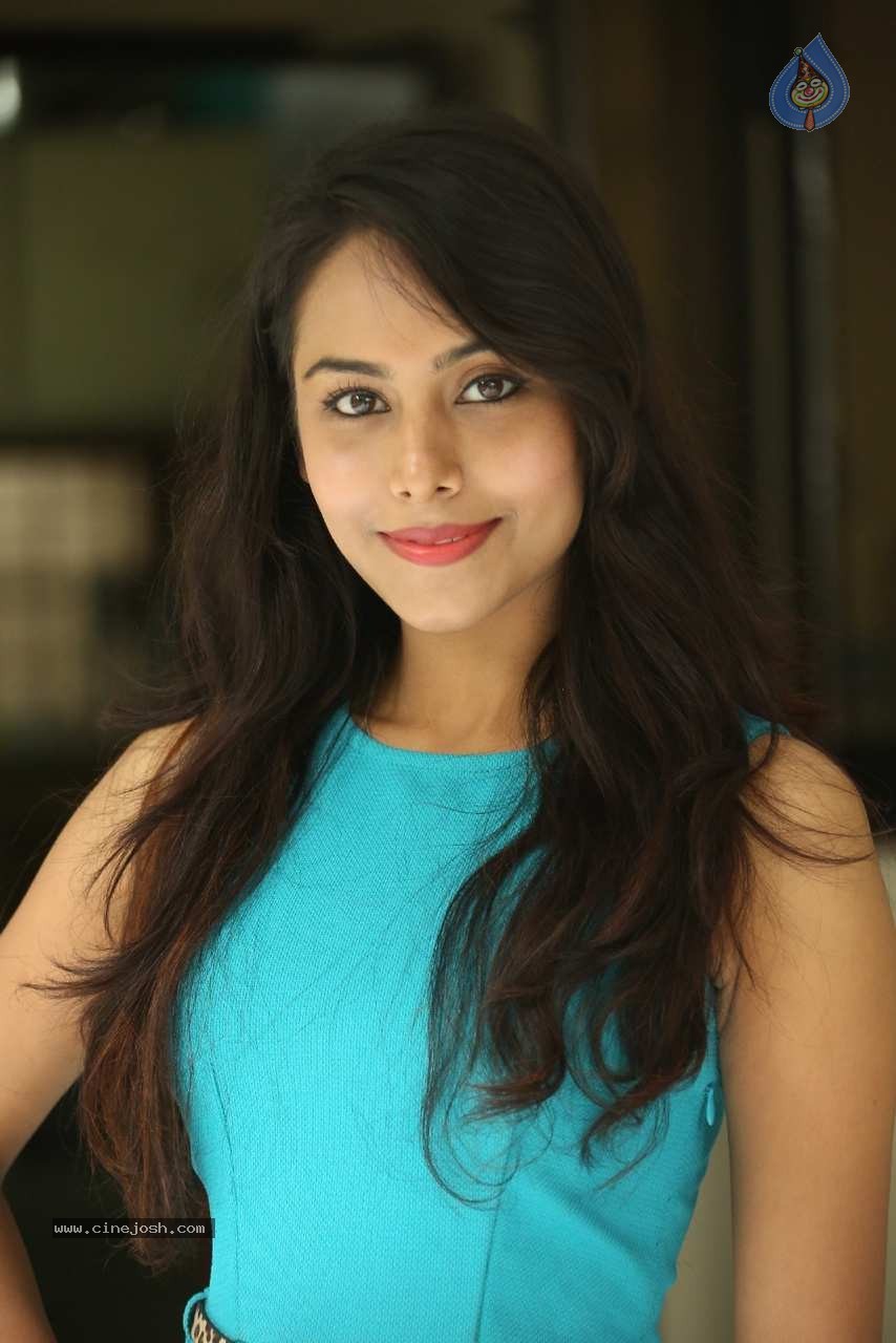 Kenisha Chandran Photos - 39 / 61 photos
