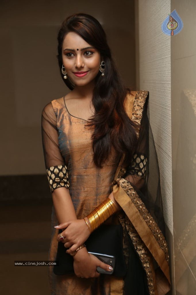 Kenisha Chandran Stills - 5 / 57 photos