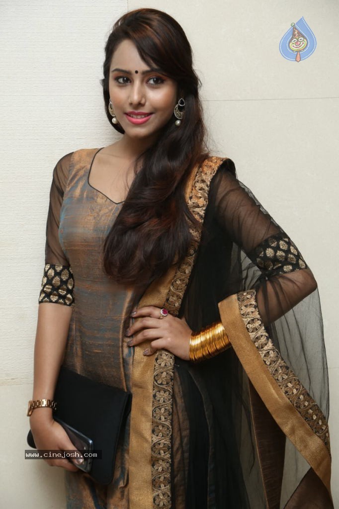 Kenisha Chandran Stills - 16 / 57 photos