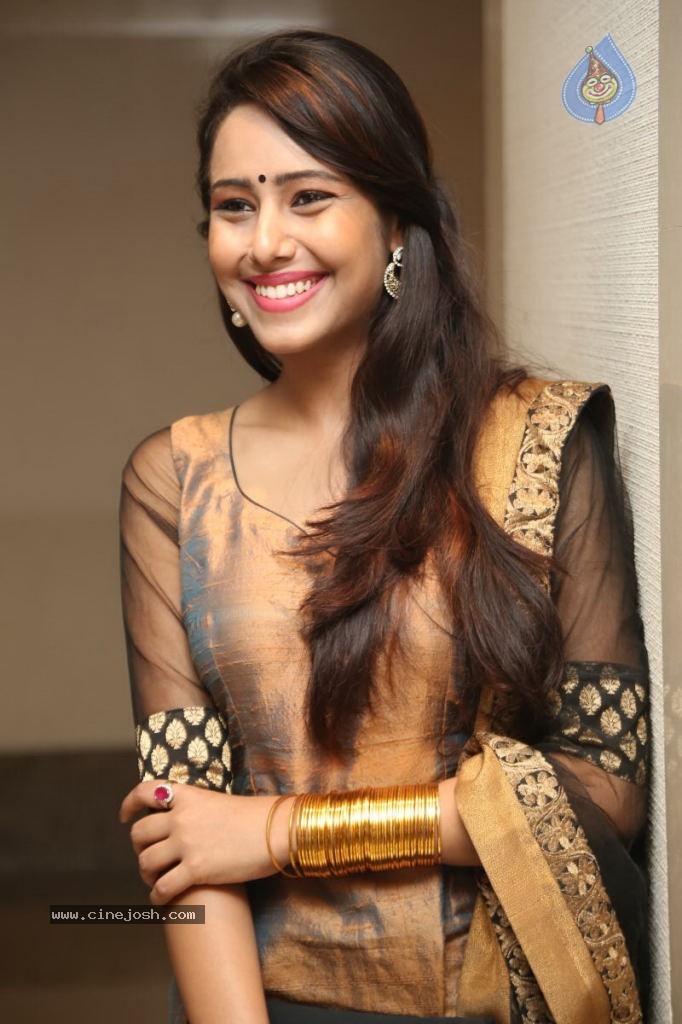 Kenisha Chandran Stills - 17 / 57 photos