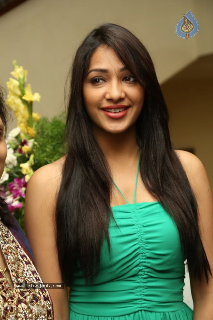 Kesha Khambhati Hot Stills - 61 / 98 photos
