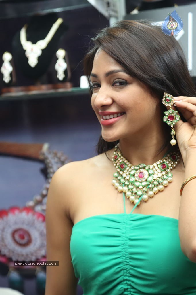 Kesha Khambhati Hot Stills - 90 / 98 photos