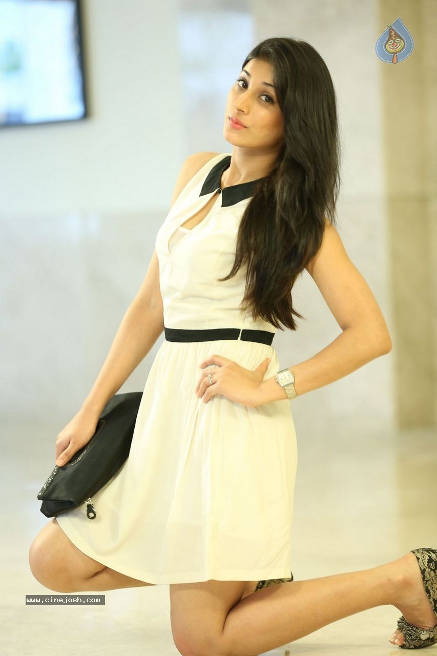 Kratee New Photos - 17 / 49 photos