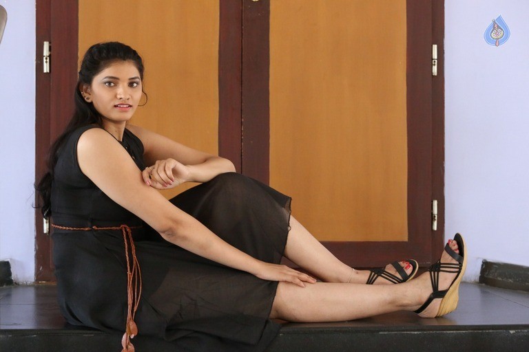 Khanishka New Photos - 2 / 31 photos