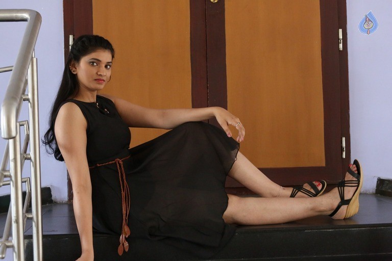 Khanishka New Photos - 6 / 31 photos