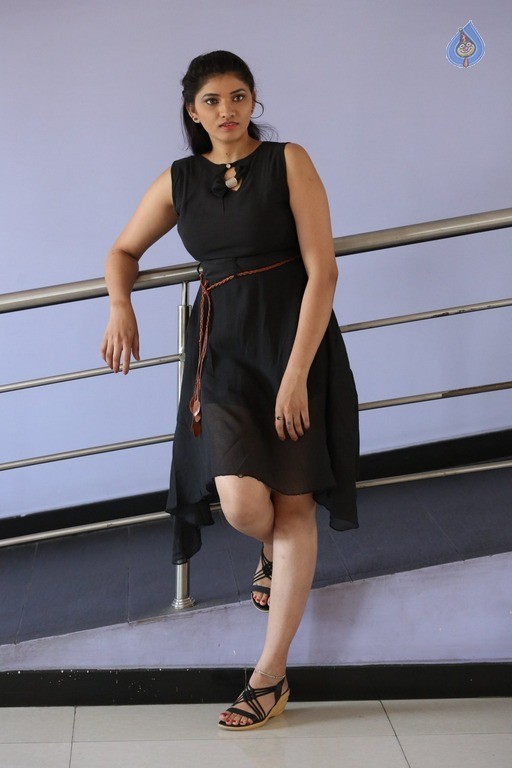 Khanishka New Photos - 10 / 31 photos