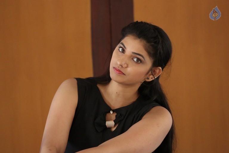 Khanishka New Photos - 17 / 31 photos