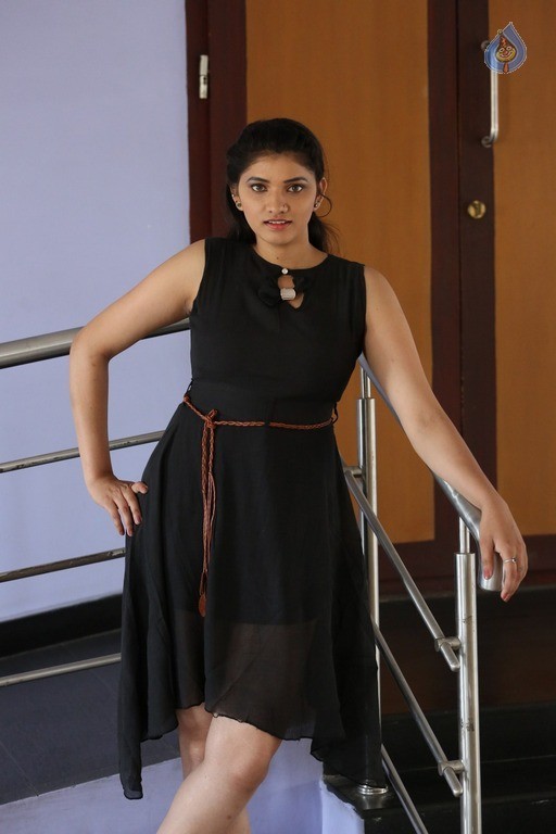 Khanishka New Photos - 21 / 31 photos