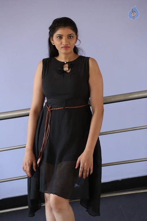 Khanishka New Photos - 22 / 31 photos