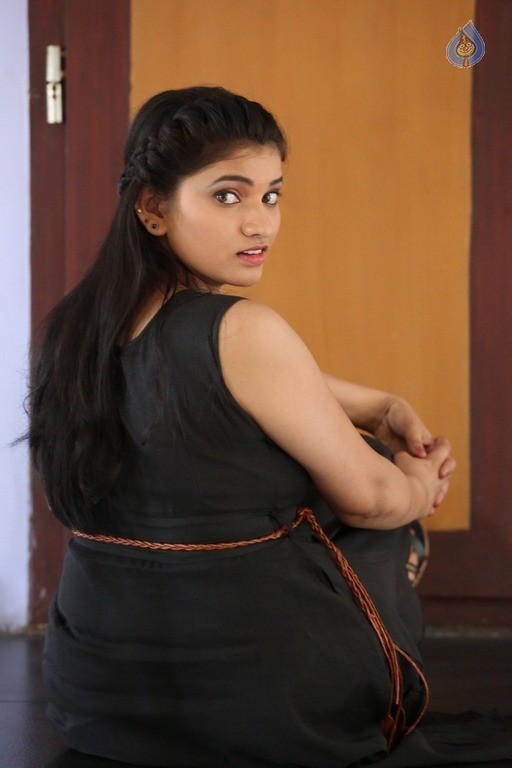 Khanishka New Photos - 23 / 31 photos