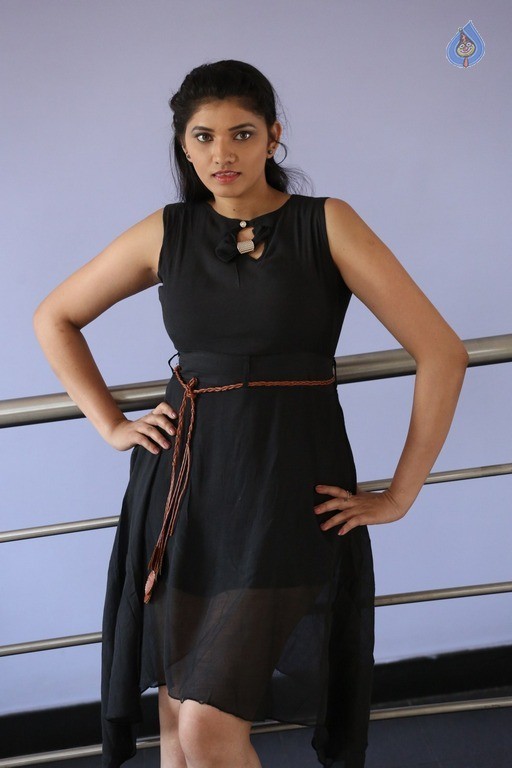 Khanishka New Photos - 27 / 31 photos