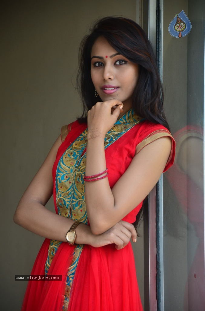 Khenishna Chandran Stills - 14 / 40 photos