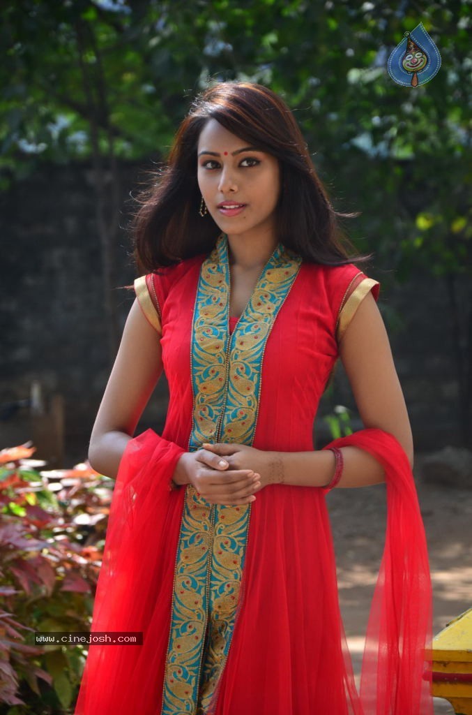 Khenishna Chandran Stills - 28 / 40 photos
