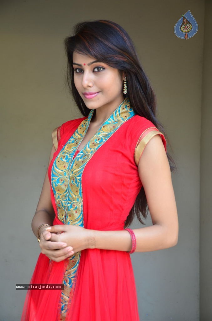 Khenishna Chandran Stills - 31 / 40 photos
