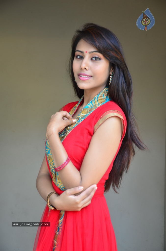 Khenishna Chandran Stills - 32 / 40 photos