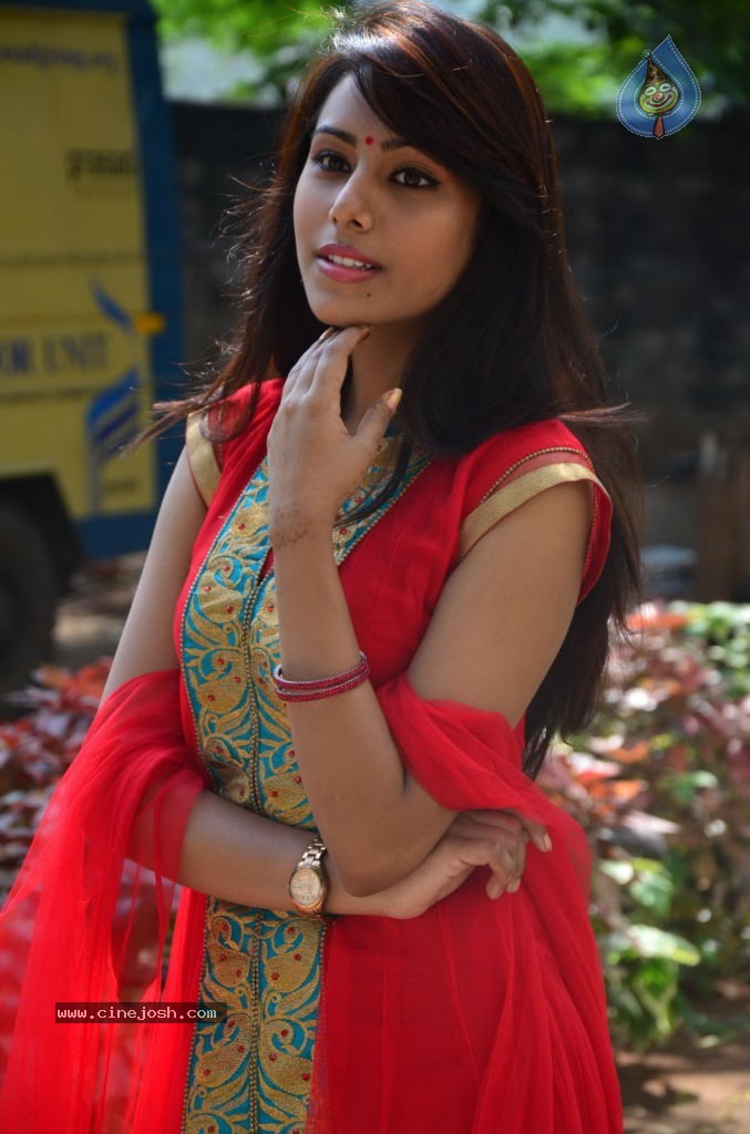 Khenishna Chandran Stills - 33 / 40 photos