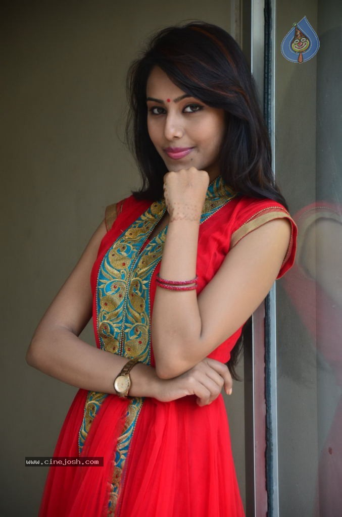 Khenishna Chandran Stills - 35 / 40 photos