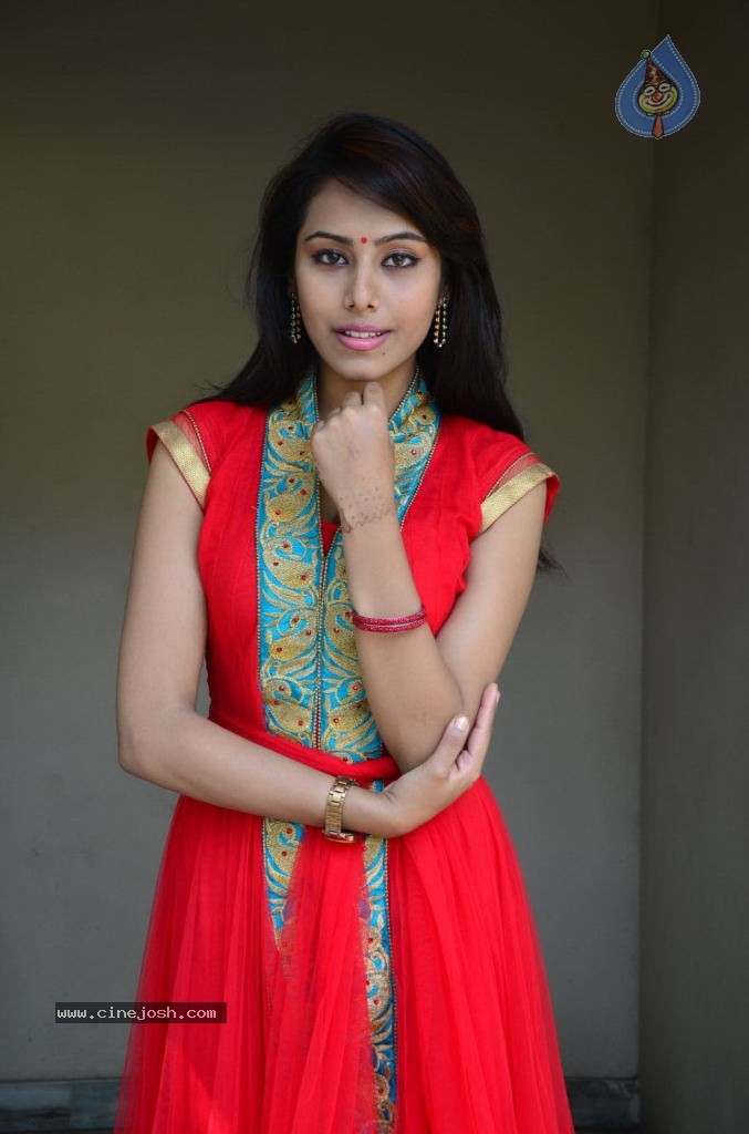 Khenishna Chandran Stills - 36 / 40 photos