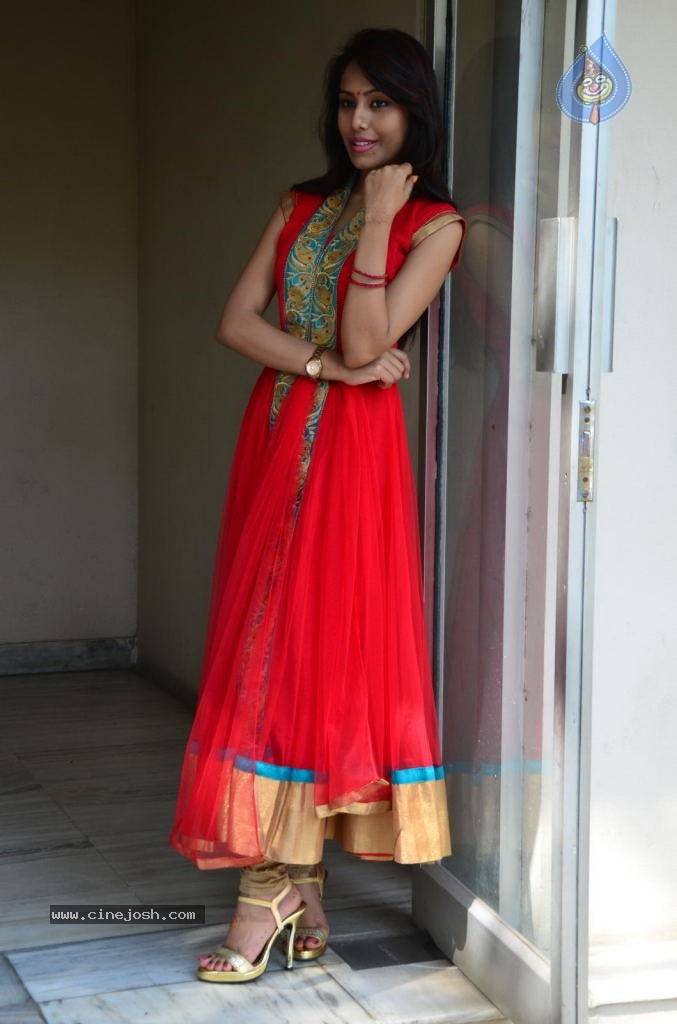 Khenishna Chandran Stills - 37 / 40 photos