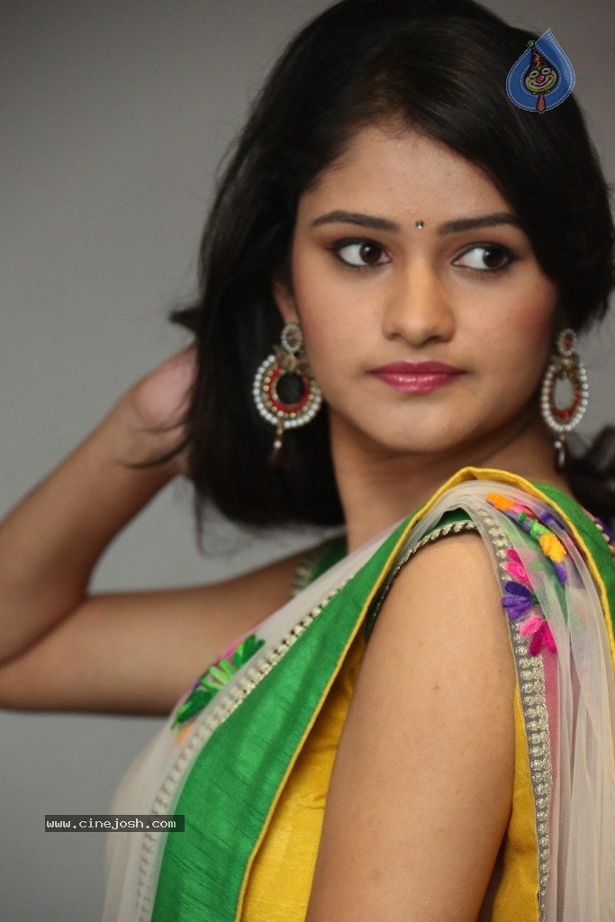 Khushi Stills - 11 / 68 photos