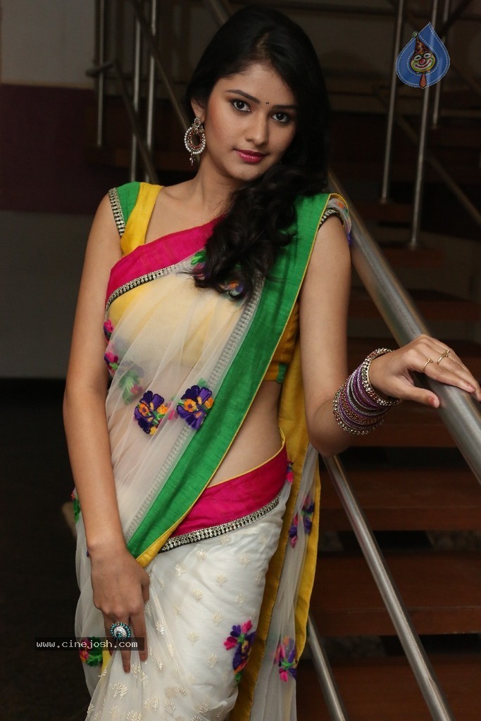 Khushi Stills - 22 / 68 photos