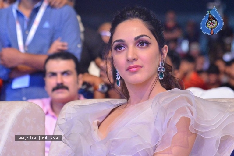 Kiara Advani at Bharat Bahiranga Sabha - 12 / 42 photos