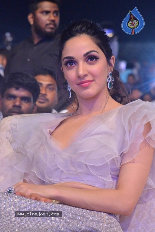 Kiara Advani at Bharat Bahiranga Sabha - 20 / 42 photos