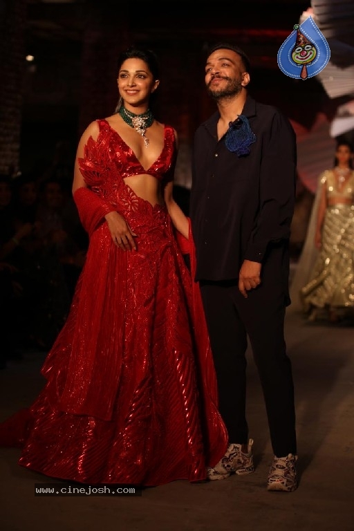 Kiara Advani Walked Ramp At India Couture Week 2019 - 2 / 9 photos